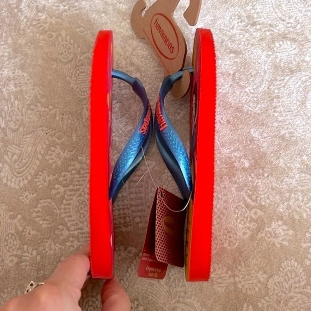 Brand New Havaianas Disney Snow White Sweet as Apple Pie Flip Flops Slides